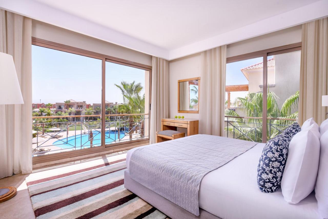 Jaz Little Venice Golf Resort Ain Sukhna Dış mekan fotoğraf A bedroom at the Hilton Luxor