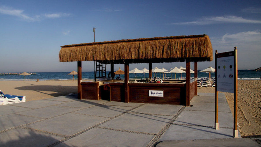 Jaz Little Venice Golf Resort Ain Sukhna Konforlar fotoğraf Beach bar in the resort