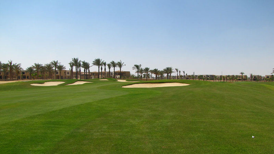 Jaz Little Venice Golf Resort Ain Sukhna Dış mekan fotoğraf Golf course at the Pyramids Club
