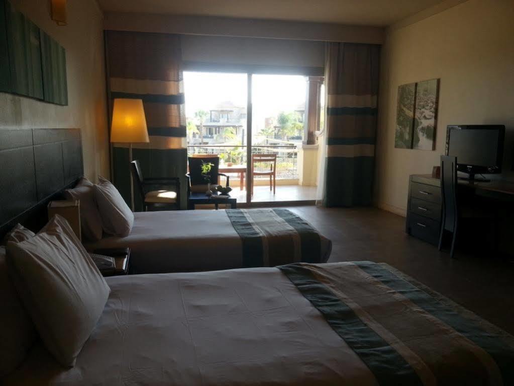 Jaz Little Venice Golf Resort Ain Sukhna Dış mekan fotoğraf A room at the hotel