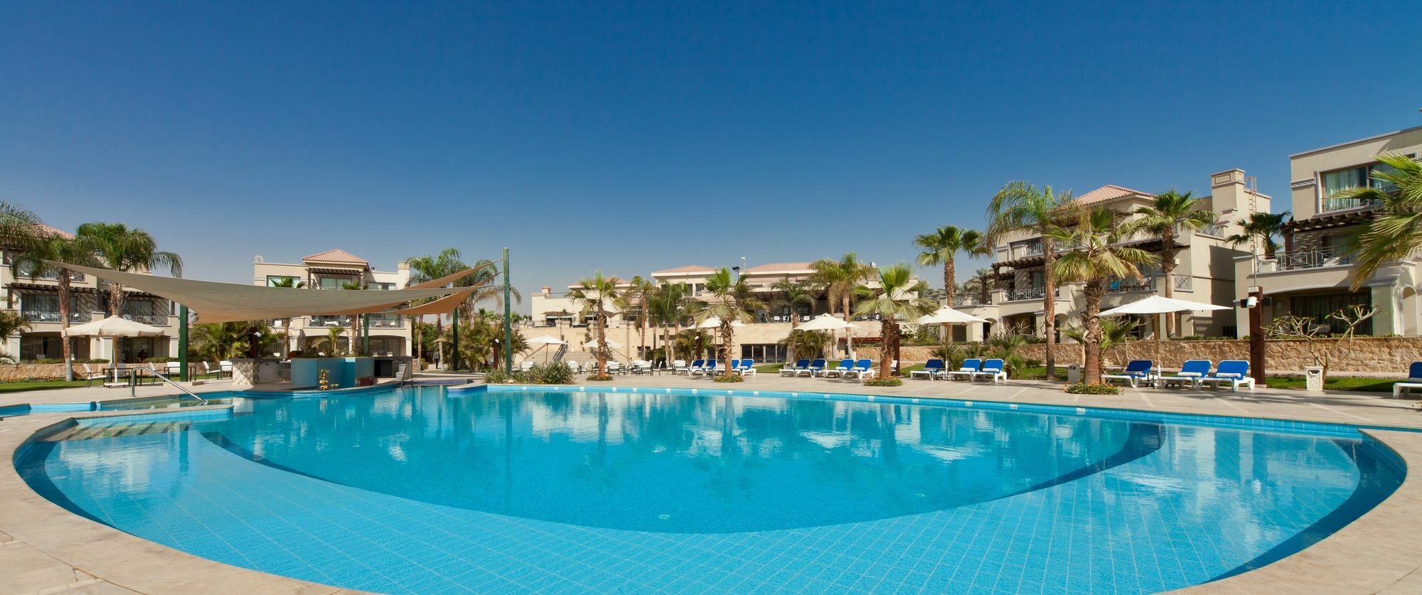 Jaz Little Venice Golf Resort Ain Sukhna Dış mekan fotoğraf The swimming pool at the complex