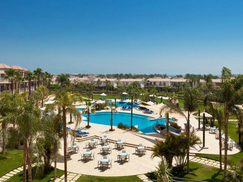 Jaz Little Venice Golf Resort Ain Sukhna Dış mekan fotoğraf The swimming pool at the resort